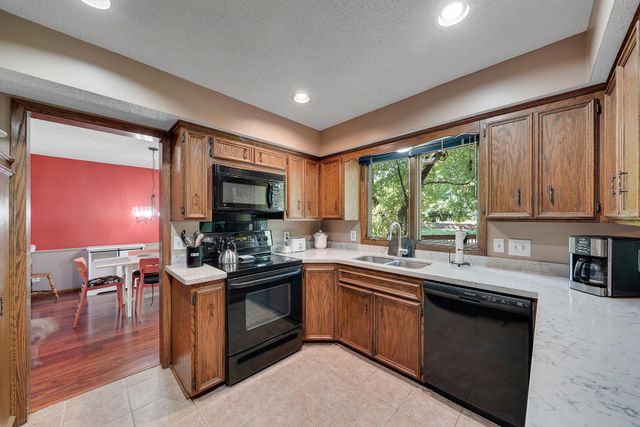 8359 Amsden Ridge Drive, Bloomington, MN 55438