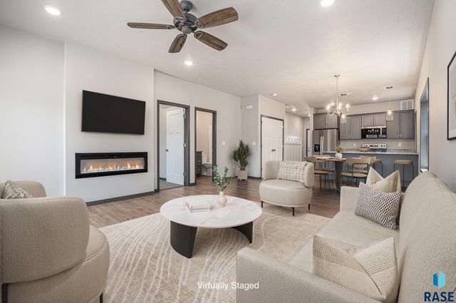 813 N Marquette Pl Place, Sioux Falls, SD 57110