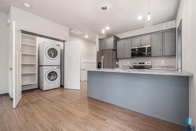 813 N Marquette Pl Place, Sioux Falls, SD 57110