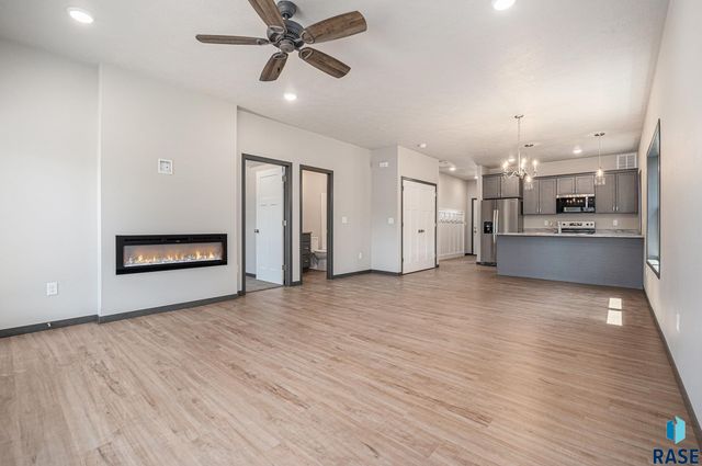 813 N Marquette Pl Place, Sioux Falls, SD 57110