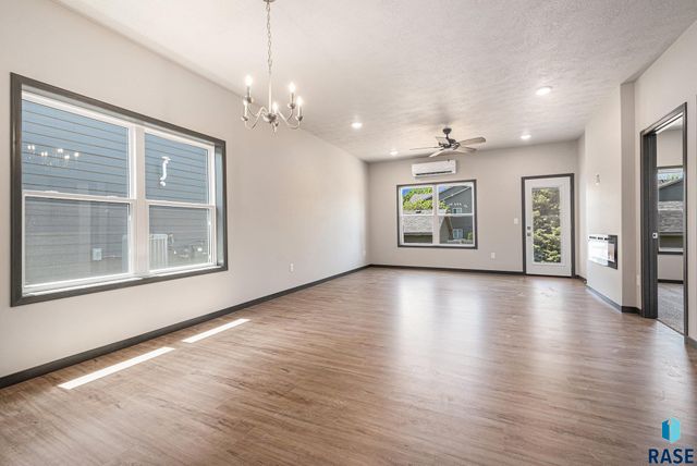 813 N Marquette Pl Place, Sioux Falls, SD 57110