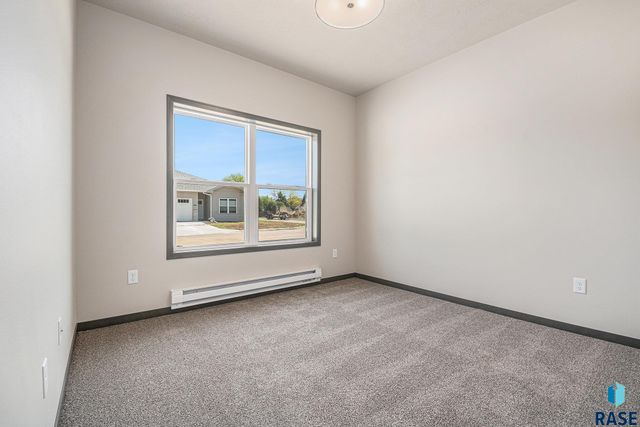 813 N Marquette Pl Place, Sioux Falls, SD 57110