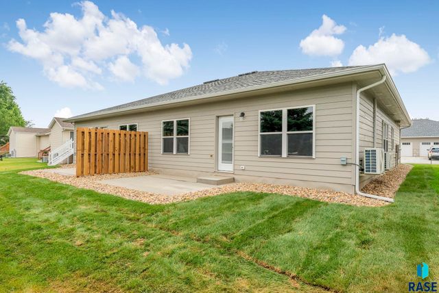 813 N Marquette Pl Place, Sioux Falls, SD 57110