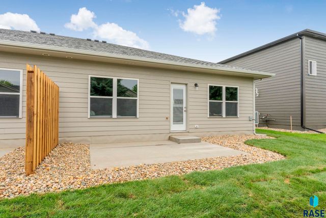 813 N Marquette Pl Place, Sioux Falls, SD 57110