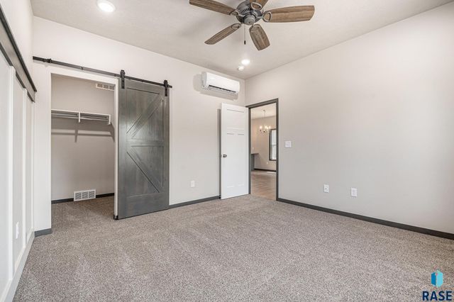 813 N Marquette Pl Place, Sioux Falls, SD 57110