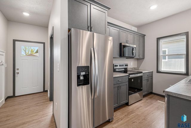 813 N Marquette Pl Place, Sioux Falls, SD 57110