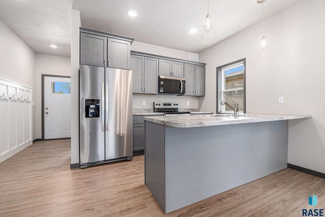 813 N Marquette Pl Place, Sioux Falls, SD 57110