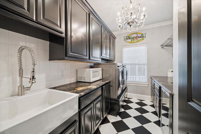 205 W 24th Street, Houston, TX 77008