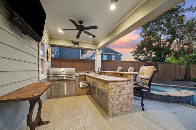 205 W 24th Street, Houston, TX 77008