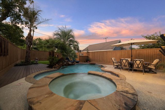 205 W 24th Street, Houston, TX 77008