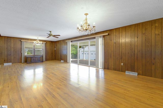 3 Plymouth Avenue, Greenville, SC 29607