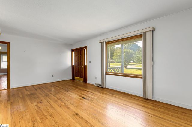 3 Plymouth Avenue, Greenville, SC 29607