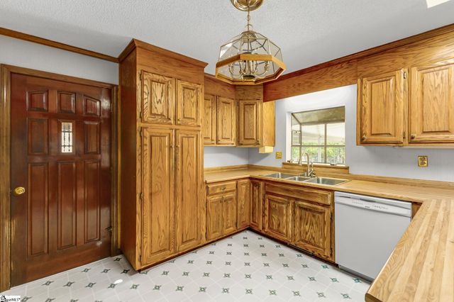 3 Plymouth Avenue, Greenville, SC 29607