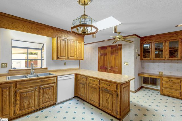 3 Plymouth Avenue, Greenville, SC 29607