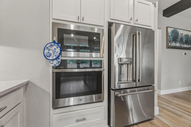 8514 Alford Point Drive, Magnolia, TX 77354