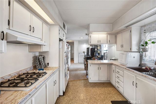 2755 Arrow Highway 142, La Verne, CA 91750