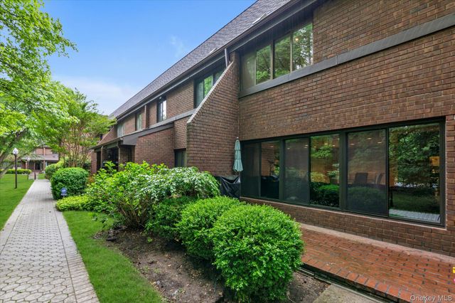 41 Spring Hollow, Roslyn, NY 11576