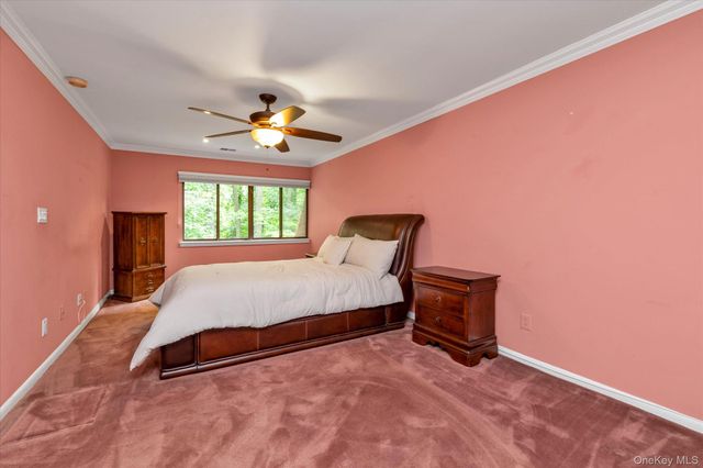 41 Spring Hollow, Roslyn, NY 11576