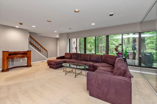 41 Spring Hollow, Roslyn, NY 11576
