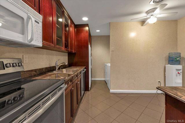 41 Spring Hollow, Roslyn, NY 11576