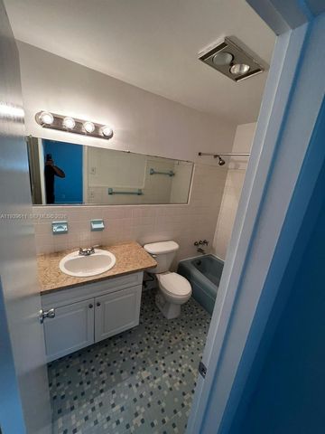 2701 NE 1st Street 203, Pompano Beach, FL 33062