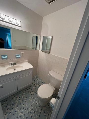 2701 NE 1st Street 203, Pompano Beach, FL 33062