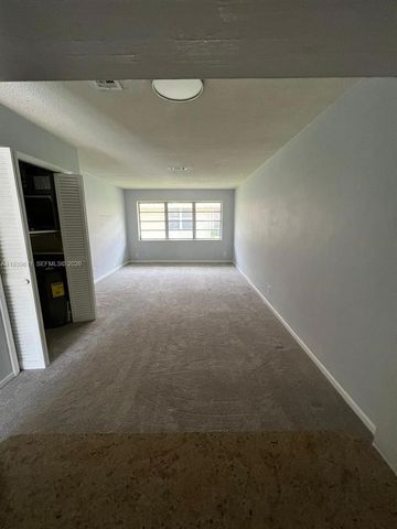 2701 NE 1st Street 203, Pompano Beach, FL 33062