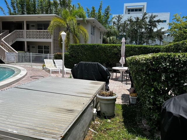 2701 NE 1st Street 203, Pompano Beach, FL 33062