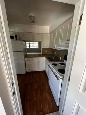 2701 NE 1st Street 203, Pompano Beach, FL 33062