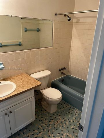 2701 NE 1st Street 203, Pompano Beach, FL 33062