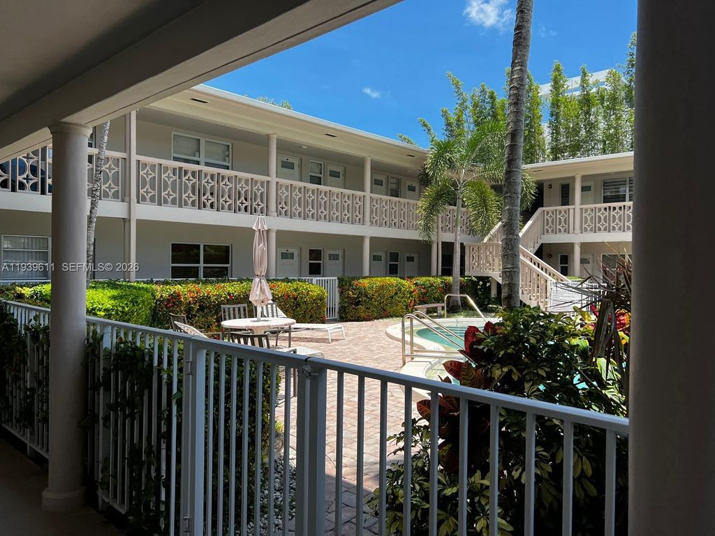 2701 NE 1st Street 203, Pompano Beach, FL 33062