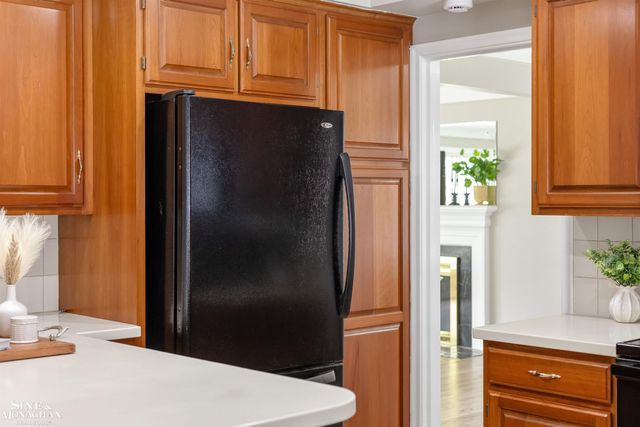 581 Hampton Road, Grosse Pointe Woods, MI 48236