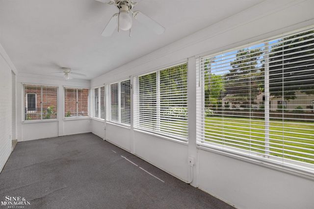 581 Hampton Road, Grosse Pointe Woods, MI 48236