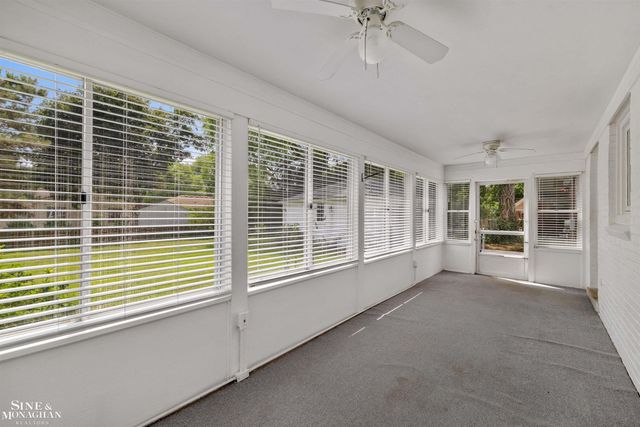 581 Hampton Road, Grosse Pointe Woods, MI 48236