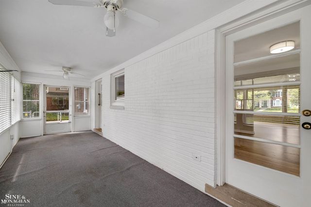 581 Hampton Road, Grosse Pointe Woods, MI 48236