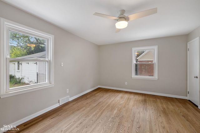 581 Hampton Road, Grosse Pointe Woods, MI 48236