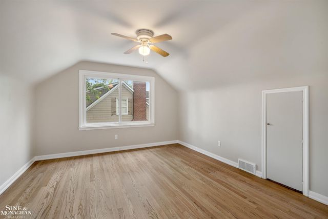 581 Hampton Road, Grosse Pointe Woods, MI 48236