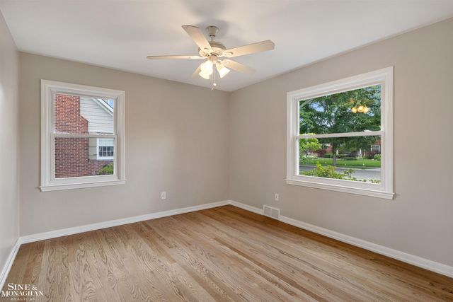 581 Hampton Road, Grosse Pointe Woods, MI 48236