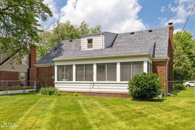 581 Hampton Road, Grosse Pointe Woods, MI 48236