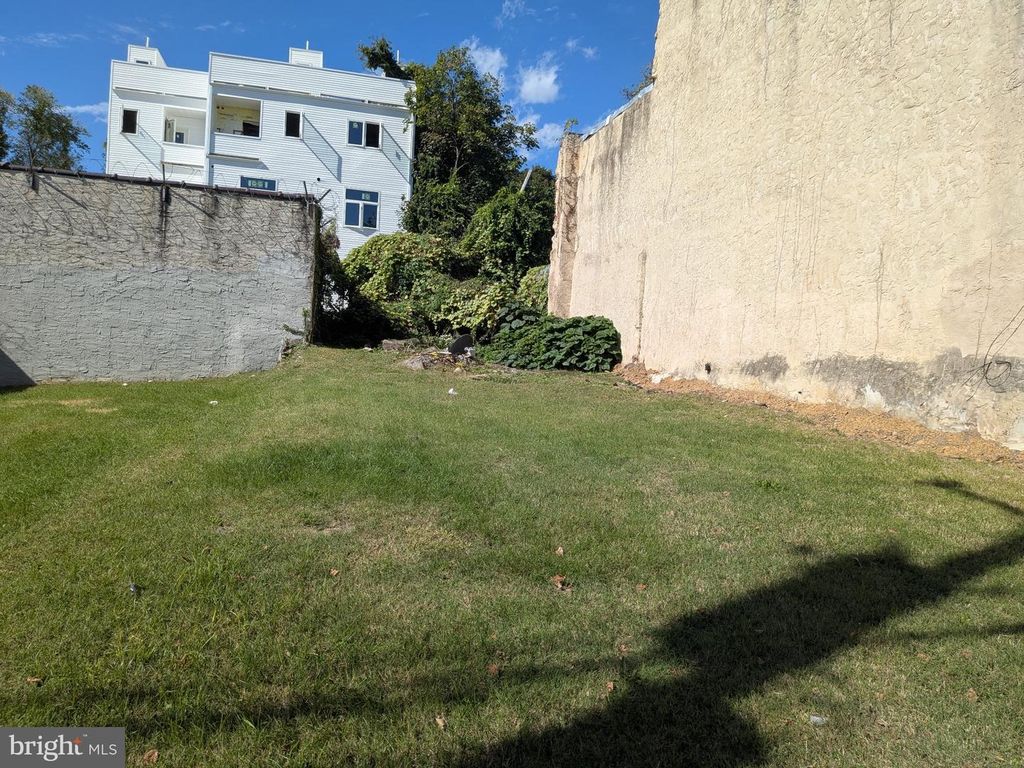 33 E PRICE ST, PHILADELPHIA, PA 19144 — exterior