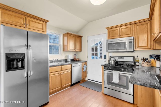 21 Center Street, Sea Bright, NJ 07760