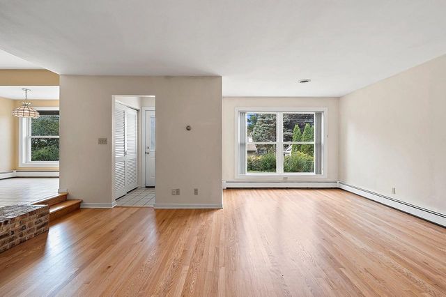 1909 N NICHOLAS STREET, Appleton, WI 54914