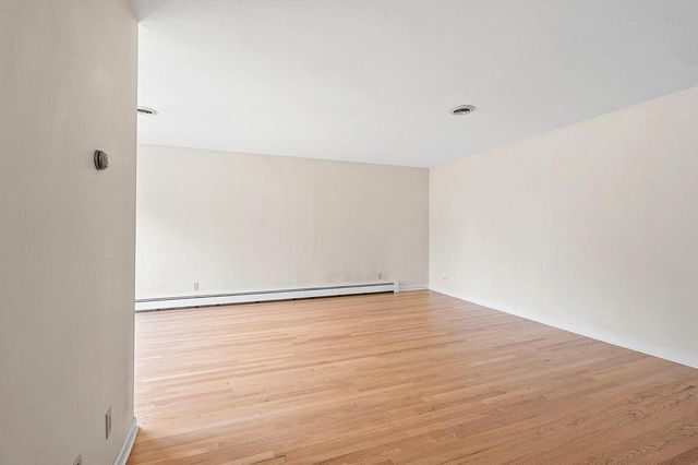 1909 N NICHOLAS STREET, Appleton, WI 54914