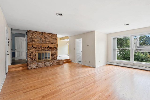 1909 N NICHOLAS STREET, Appleton, WI 54914