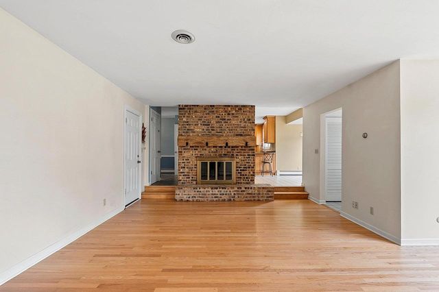 1909 N NICHOLAS STREET, Appleton, WI 54914