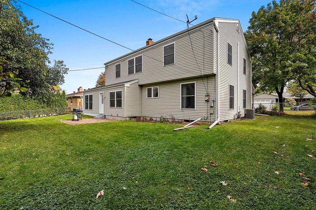 1909 N NICHOLAS STREET, Appleton, WI 54914