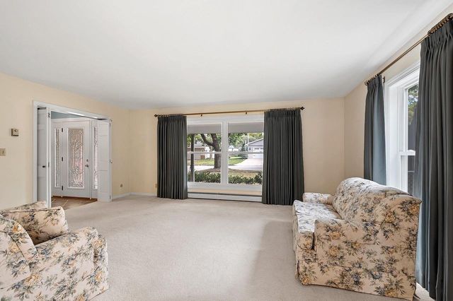 1909 N NICHOLAS STREET, Appleton, WI 54914