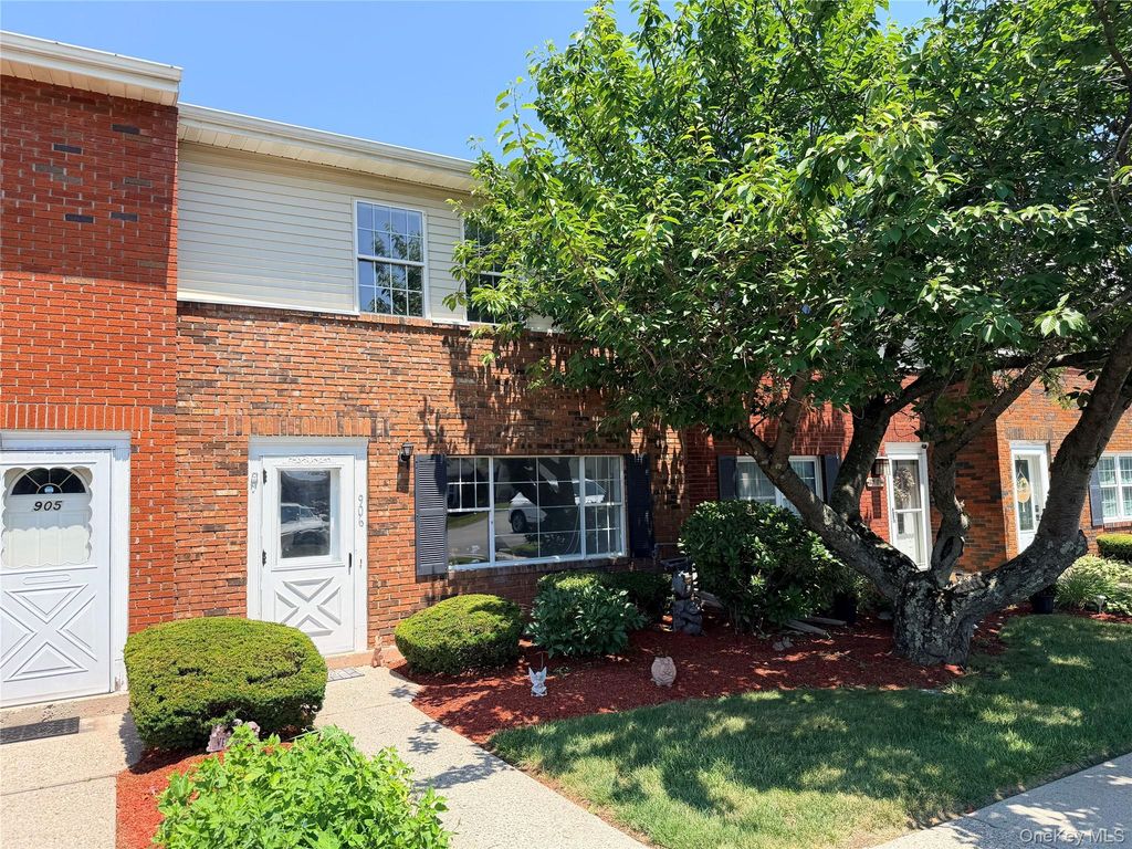 276 Temple Hill Road 906, New Windsor, NY 12553