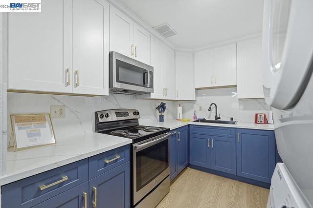 15289 Upton Ave, San Leandro, CA 94578