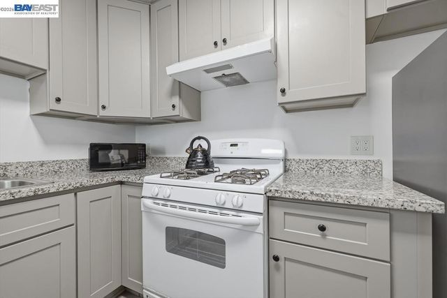 15289 Upton Ave, San Leandro, CA 94578